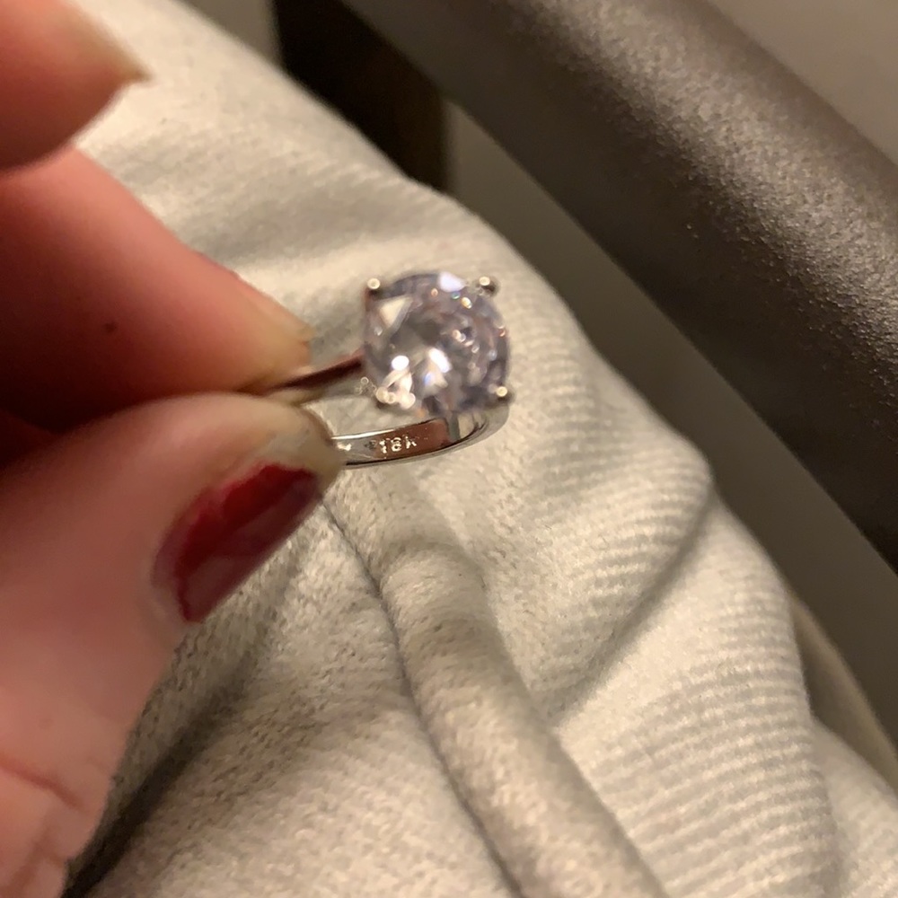 18 k white golds ring